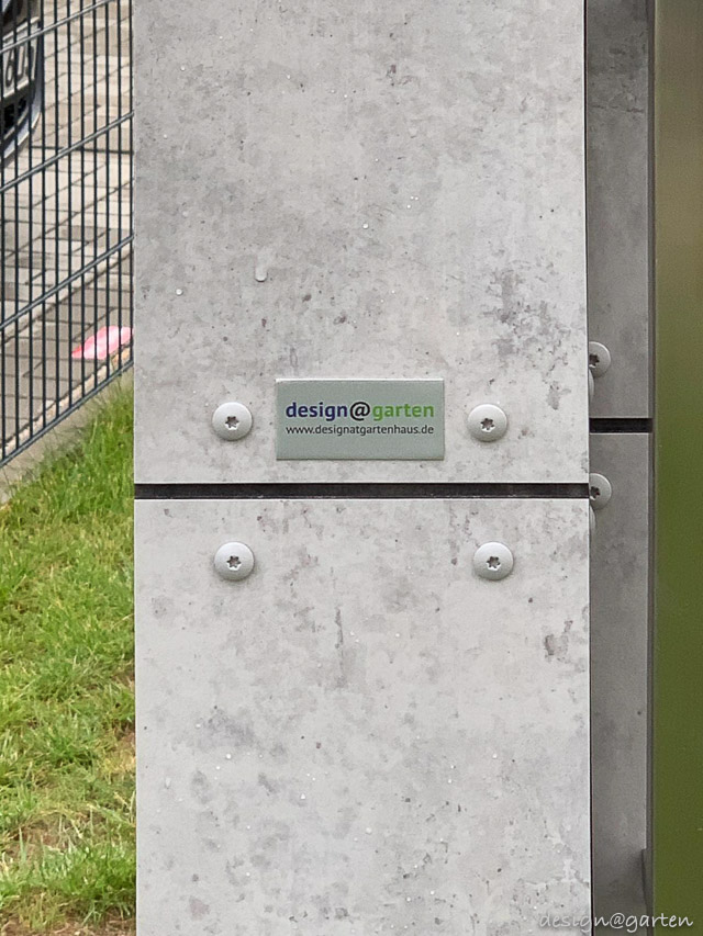 Modernes Gerätehaus in Sichtbeton-Optik in Postbauer-Heng