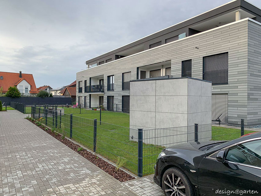 Modernes Gerätehaus in Sichtbeton-Optik in Postbauer-Heng