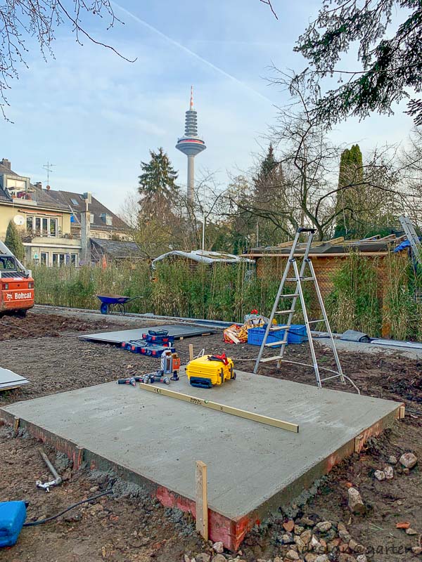 Moderner Geräteschuppen mit fachgerechter Montage in Frankfurt