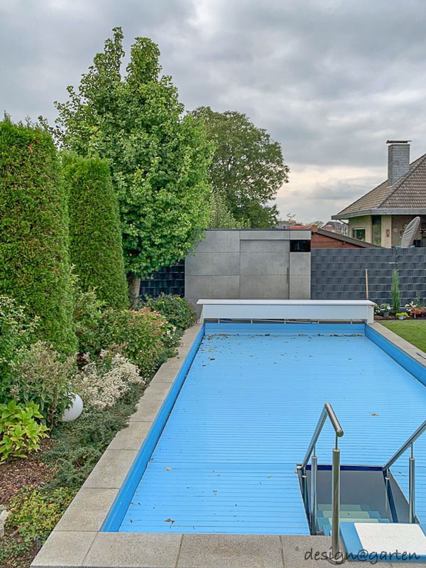 Poolhaus im Dekor Empire Slate mit Über-Eck-Verglasung