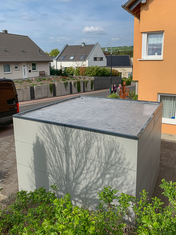 quadratisch, praktisch: Design Gartenhaus mit den Maßen 300 cm x 300 cm in 54396 Trier
