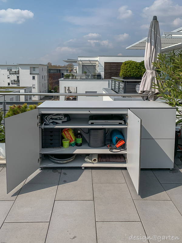 Terrassenschrank / Sideboard L180 in Silvergrey auf einer traumhaften Dachterrasse in 65201 Wiesbaden