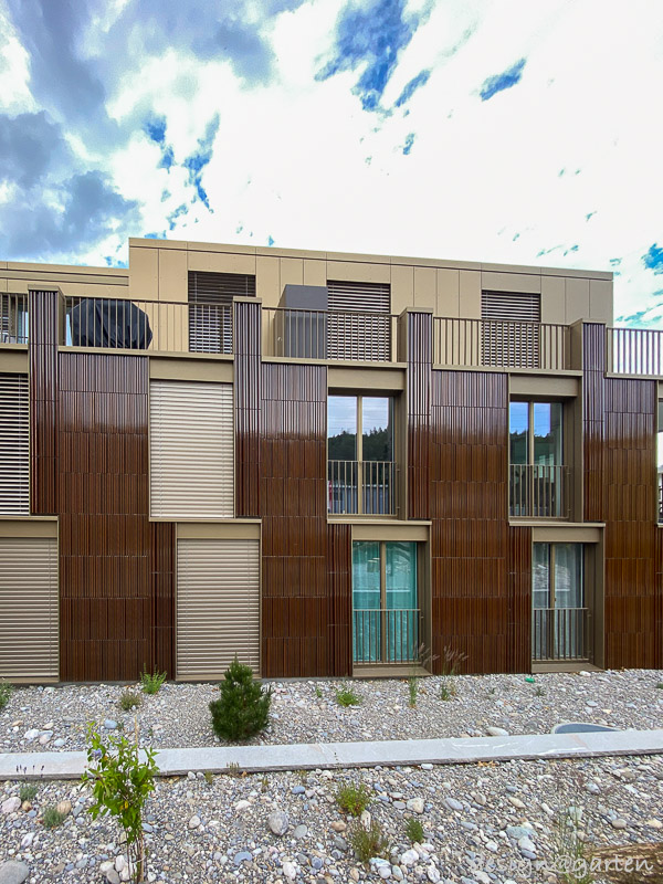 8 Balkonschränke nach Maß, Farbe Chocolate, in einer modernen Wohnanlage in CH-2542 Pieterlen