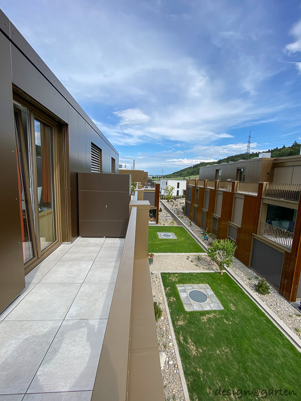 8 Balkonschränke nach Maß, Farbe Chocolate, in einer modernen Wohnanlage in CH-2542 Pieterlen