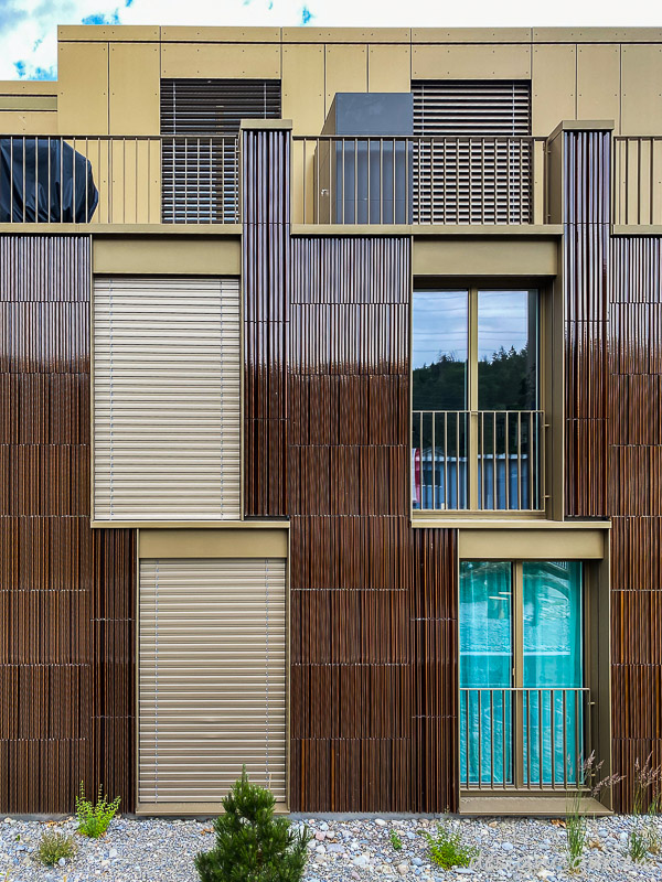 8 Balkonschränke nach Maß, Farbe Chocolate, in einer modernen Wohnanlage in CH-2542 Pieterlen