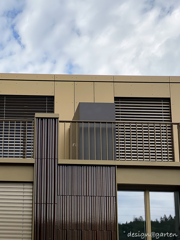 8 Balkonschränke nach Maß, Farbe Chocolate, in einer modernen Wohnanlage in CH-2542 Pieterlen