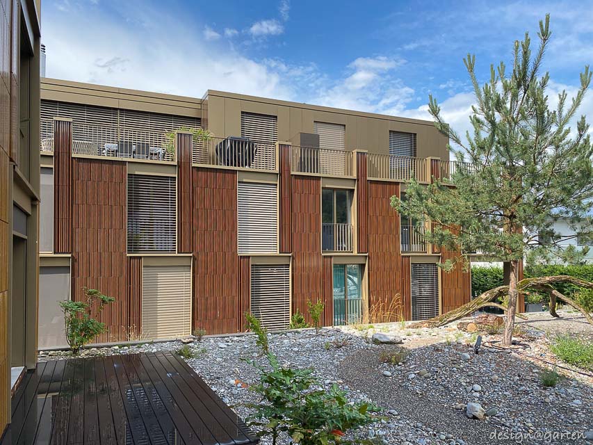 8 Balkonschränke nach Maß, Farbe Chocolate, in einer modernen Wohnanlage in CH-2542 Pieterlen