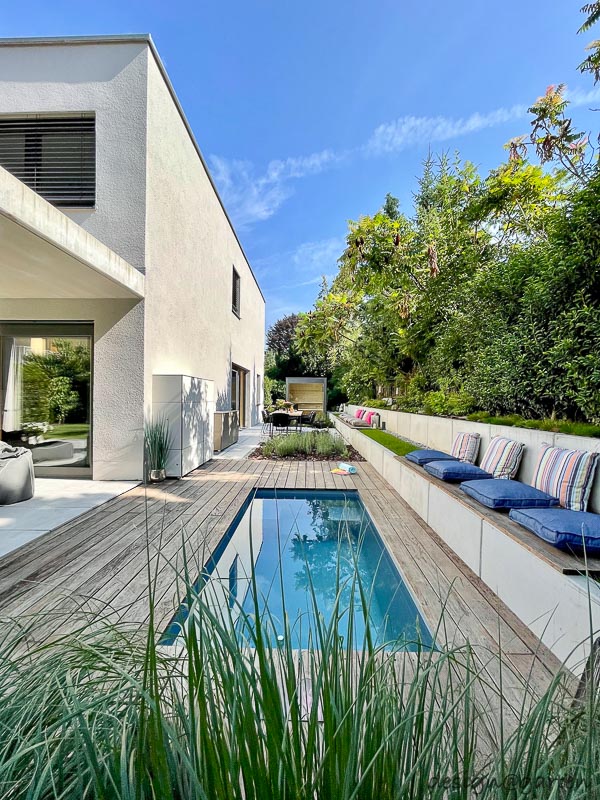 Design Gartensauna mit Panoramaverglasung in Augsburg