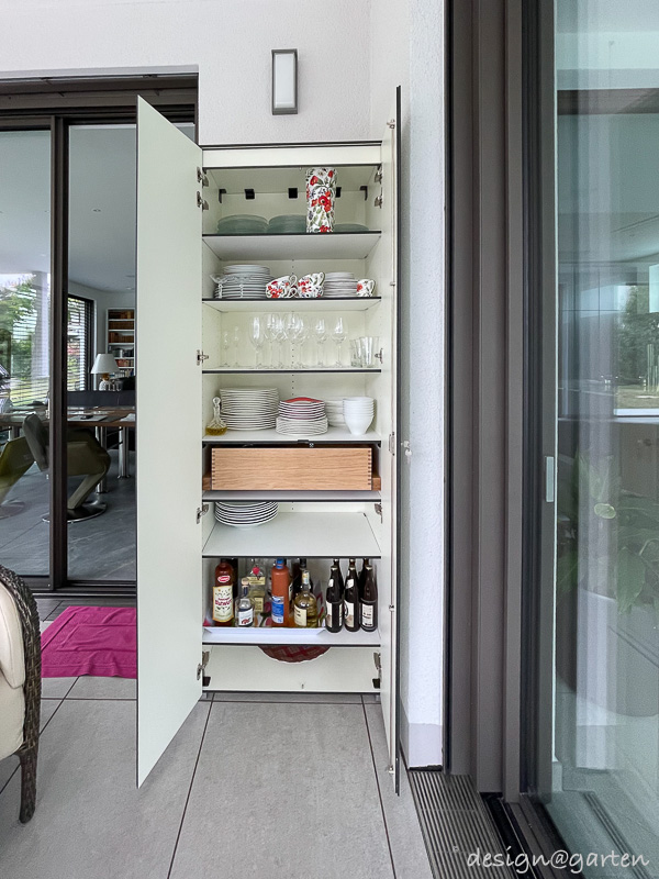 Outdoor Hochschrank nach Maß als Stauraum auf der Terrasse