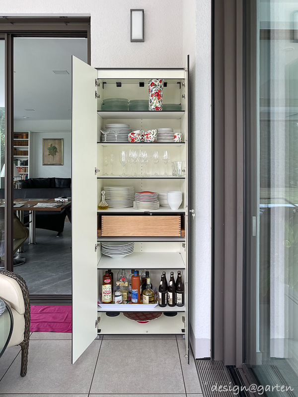 Outdoor Hochschrank nach Maß als Stauraum auf der Terrasse