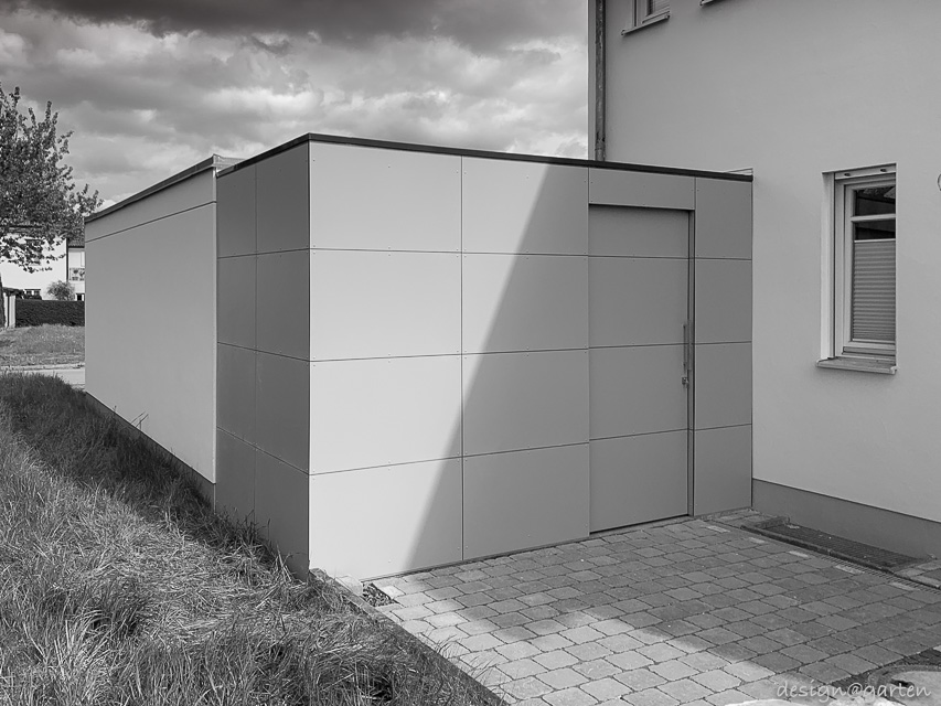 Anbau-Gerätehaus in Augsburg-Bergheim: Passgenaue Erweiterung durch Gerätehaus nach Maß