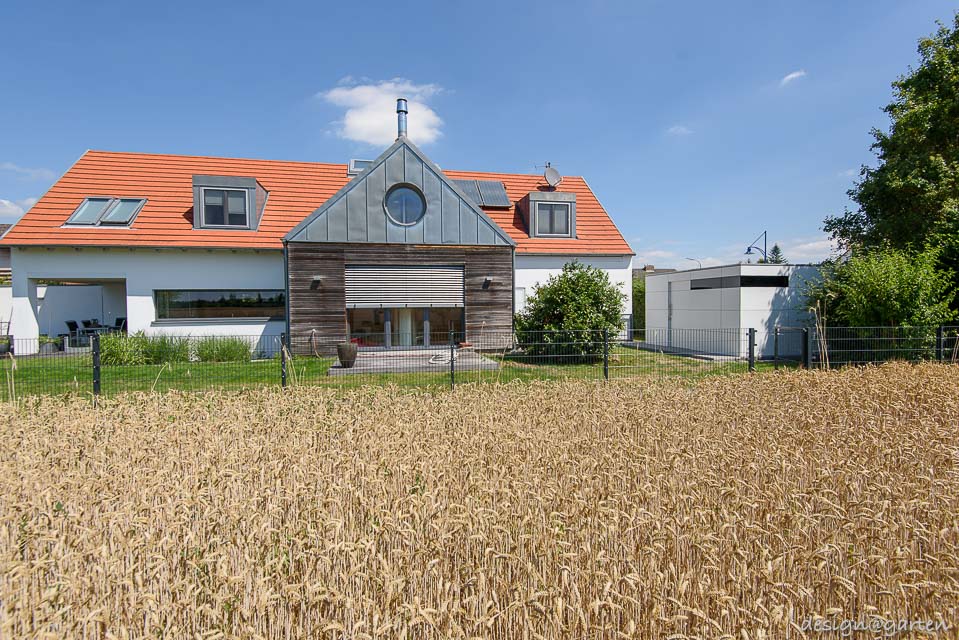 Intelligente Raumtrennung: Das maßgefertigte Gartenhaus als funktionales Bindeglied