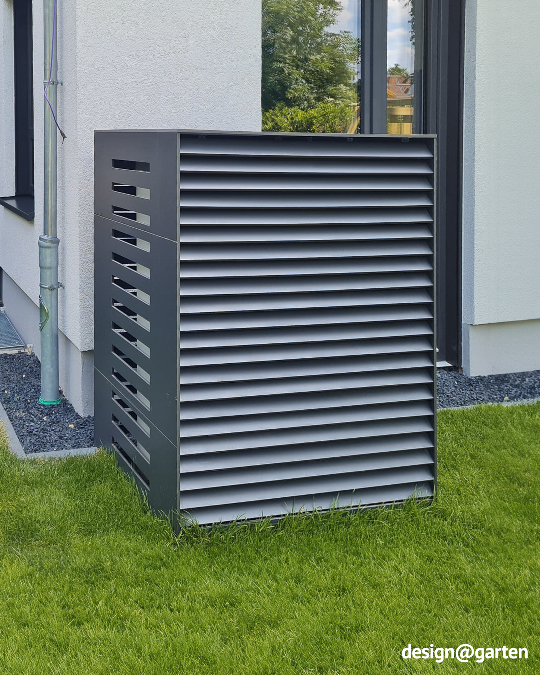 Hagelschutz für Wärmepumpe in Anthrazit