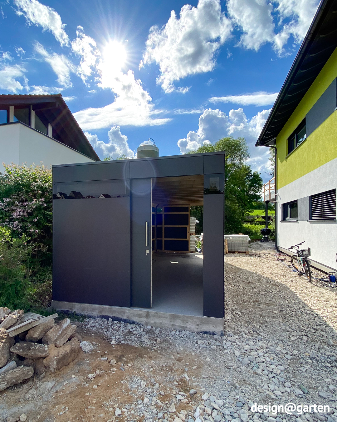 XXL Gartenhaus in Anthrazit mit viel Glas