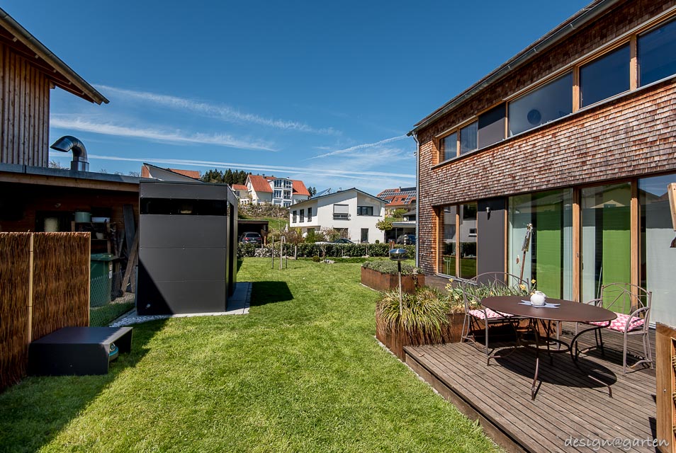 Stilvoller Kontrast: Der moderne Cube–Geräteschuppen