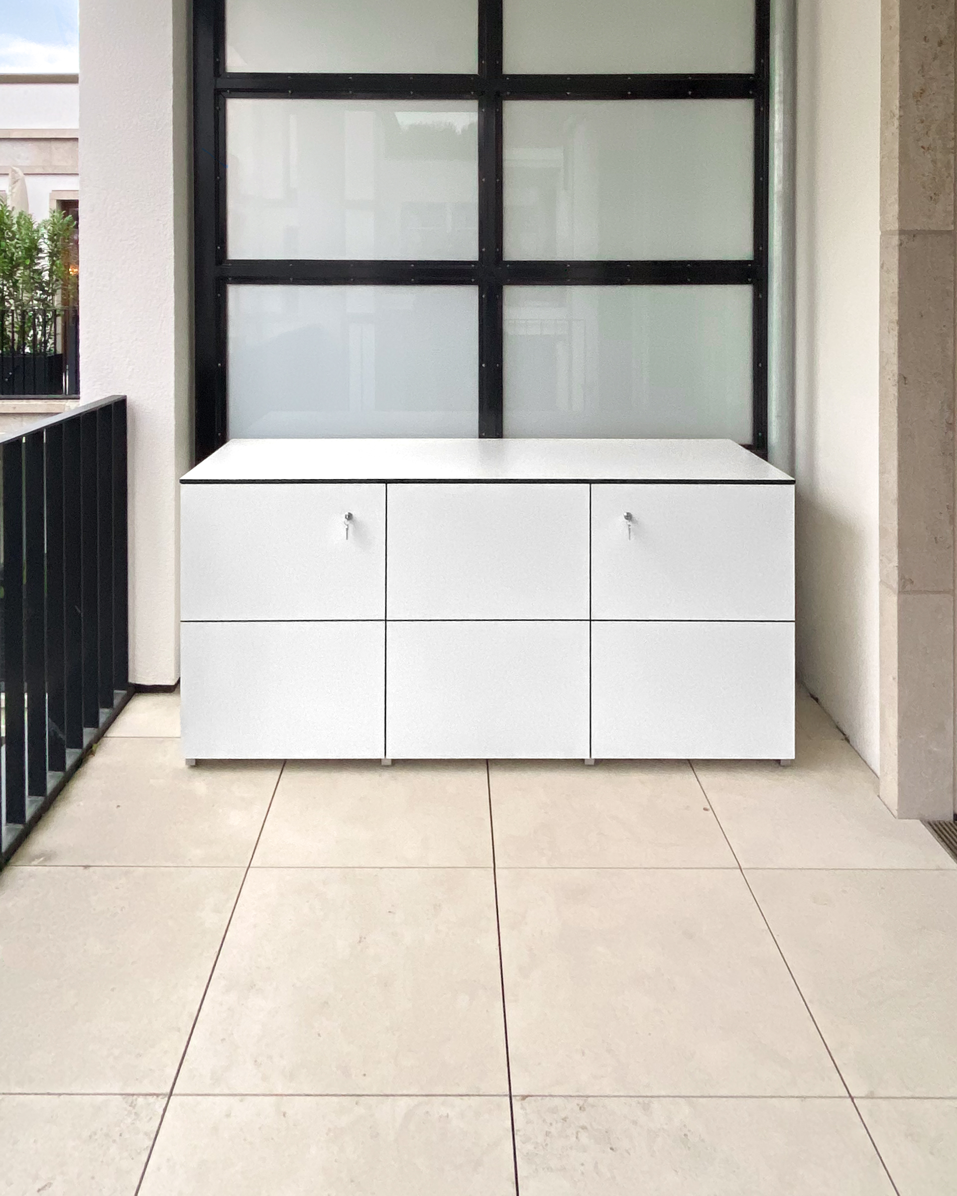 Stylischer Architekten-Outdoorschrank aus HPL in gradlinigem Design