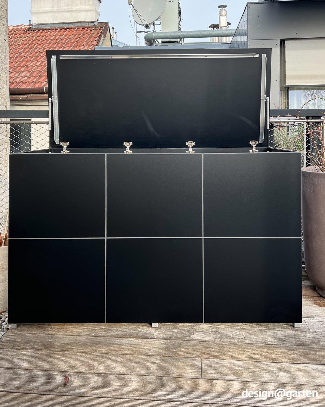Auflagenbox auf der Dachterrasse in Wien – Stauraum für urbane Terrassen
