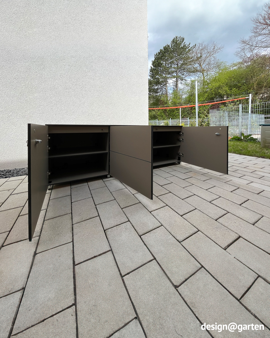 Langes Sideboard für die Terrasse