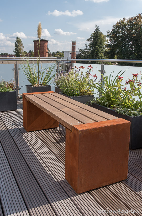 Moderne Urbanität: Terrassenschränke in Sichtbetonoptik