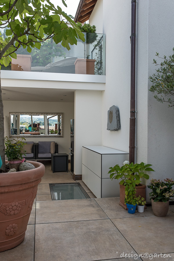 Durchdachtes Stauraum-Duo: Die maßgefertigten Outdoor–Terrassenschränke