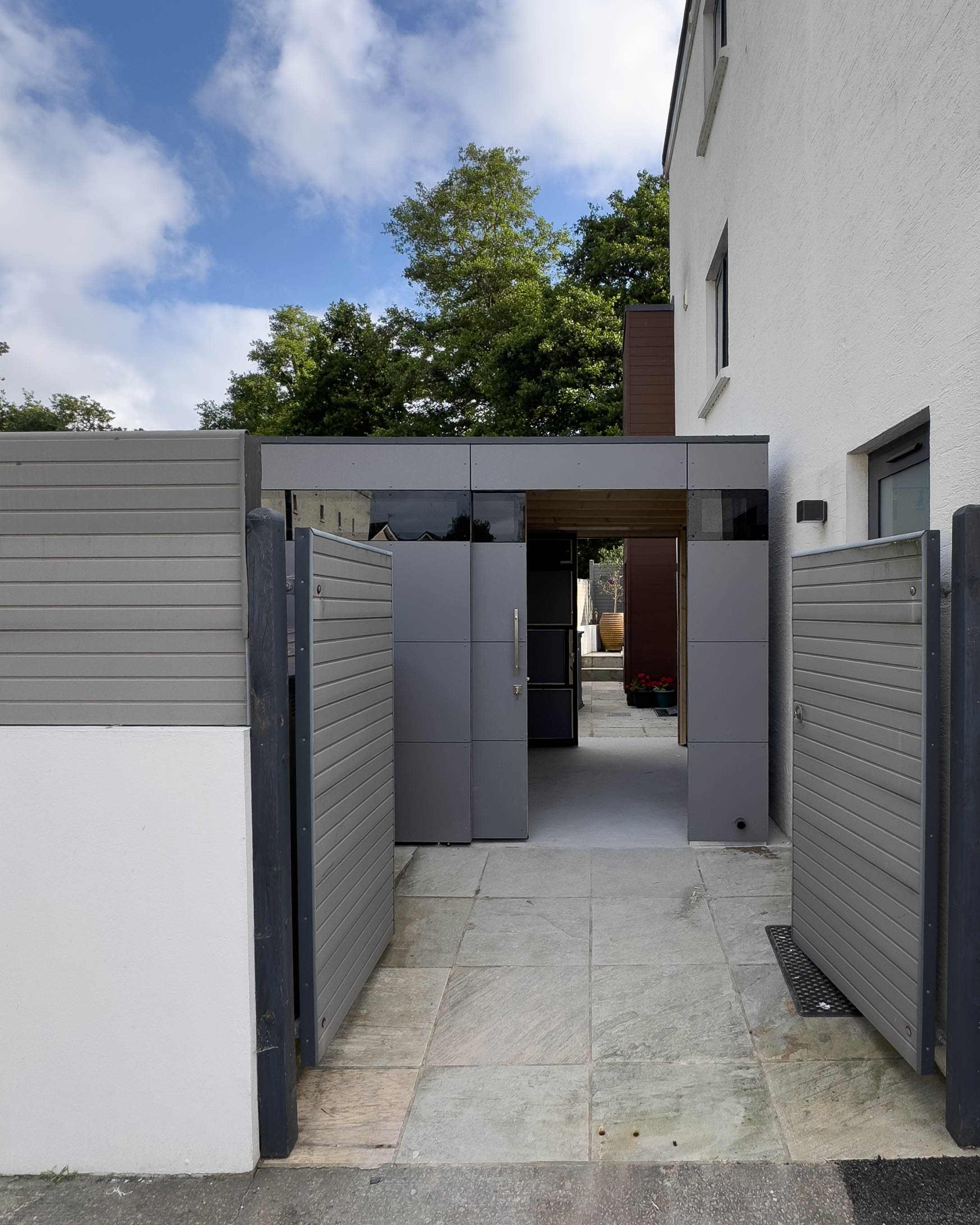 Gartenhaus mit doppelseitigen Schiebetüren