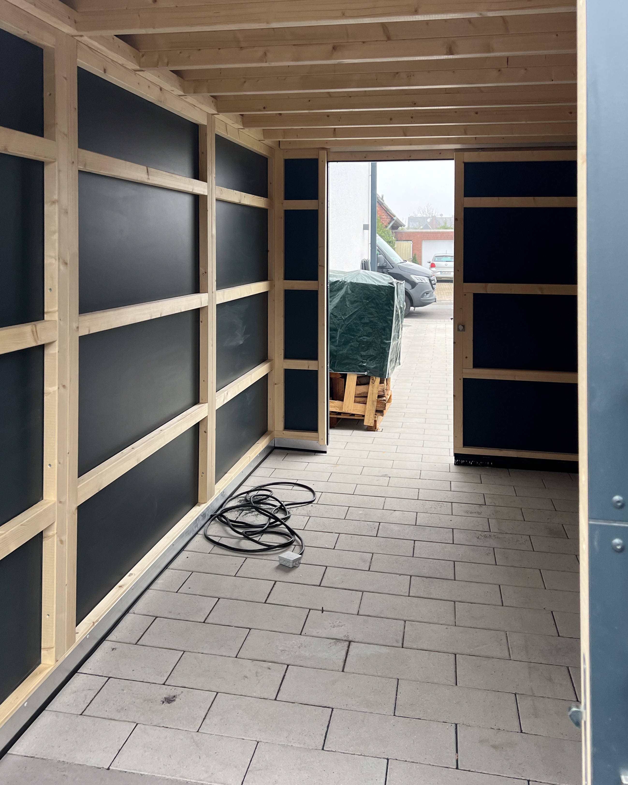 XXL-Gartenhaus mit doppelseitigem Durchgang