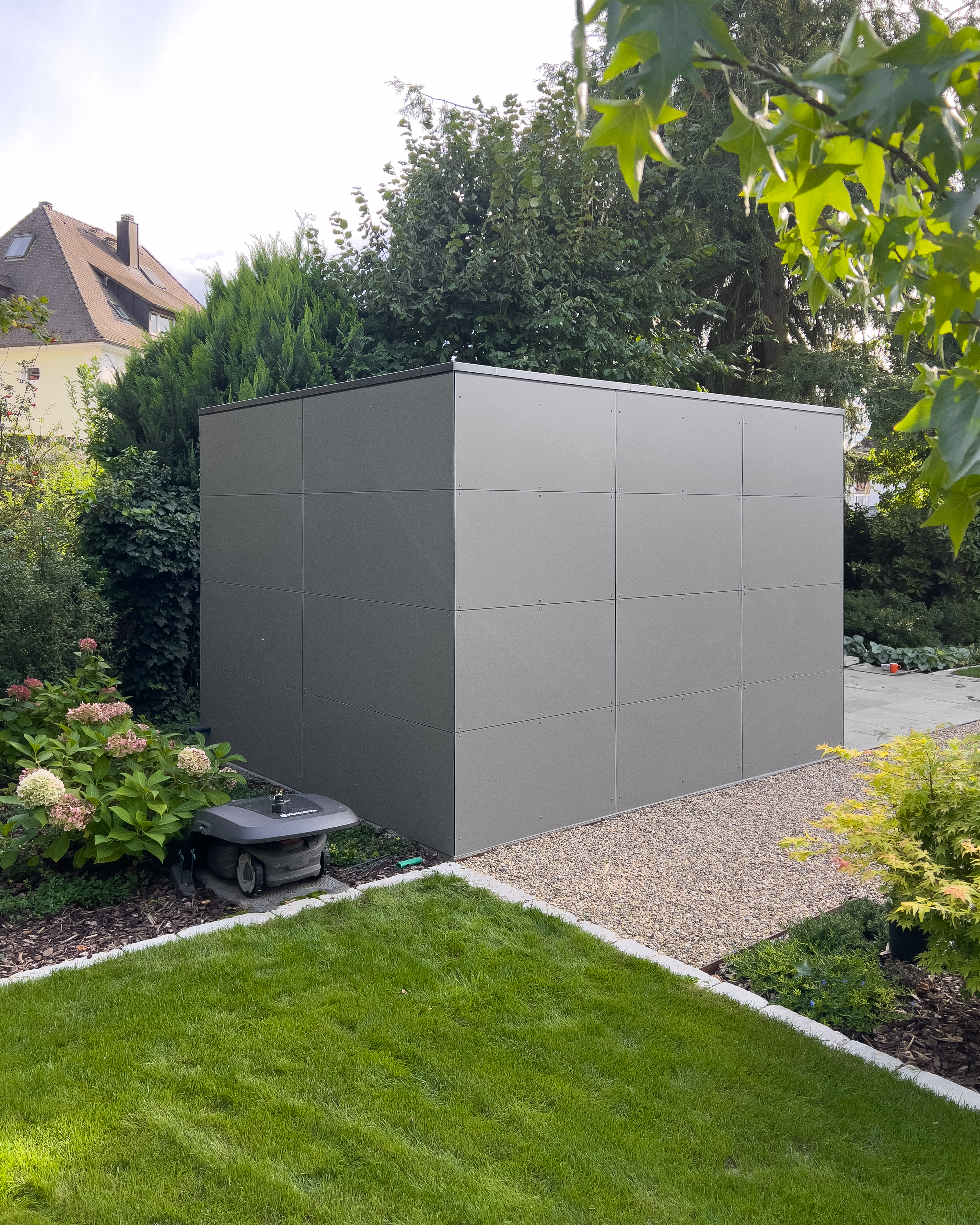 Gartenhaus in Würfel-Optik