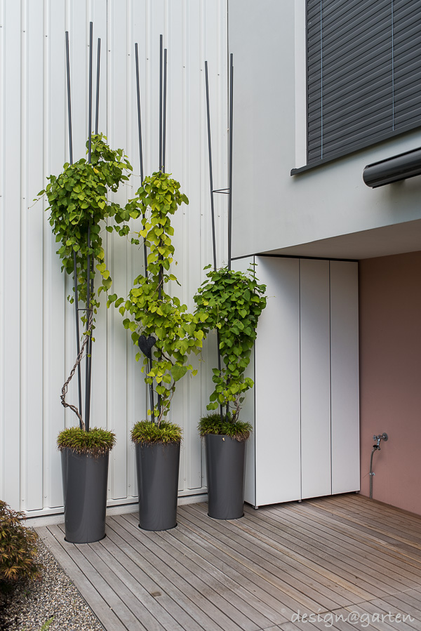 Precision in a niche: the custom-made weatherproof garden cabinet