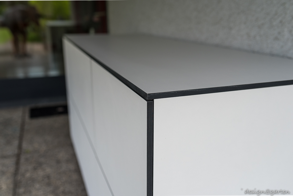 Stylish organisation in Switzerland: the storage cabinet for the patio