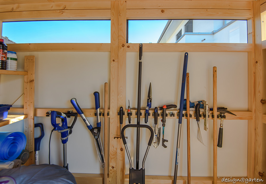 Functional land division: the modern garden shed with a flat roof