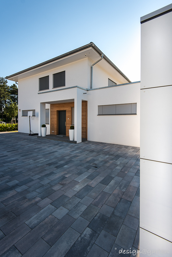 Functional land division: the modern garden shed with a flat roof