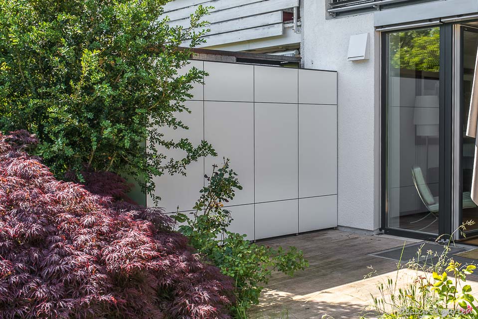 Functional property separation: the large patio cabinet as a privacy screen