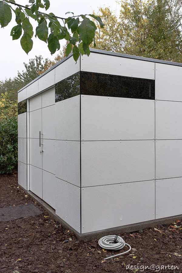 Spacious wonder in white: the garden shed with double sliding doors
