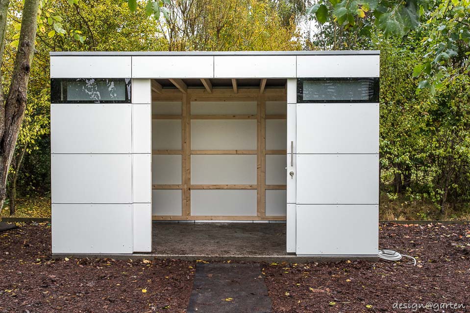 Spacious wonder in white: the garden shed with double sliding doors