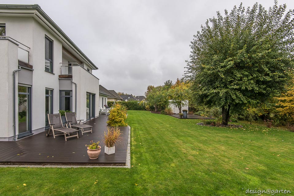 Spacious wonder in white: the garden shed with double sliding doors