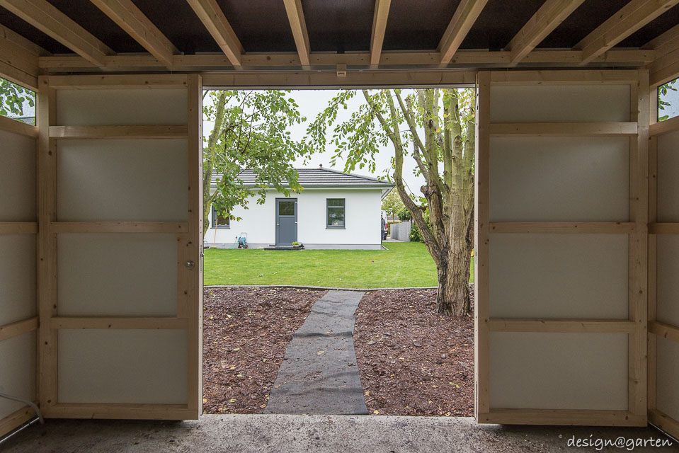 Spacious wonder in white: the garden shed with double sliding doors