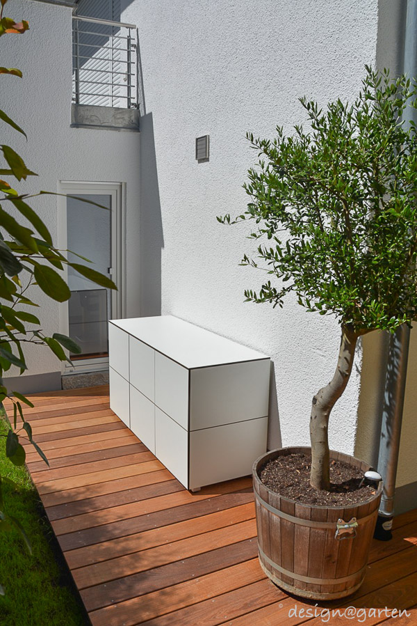 Relaxed summer days by the water: the modern pool cabinet