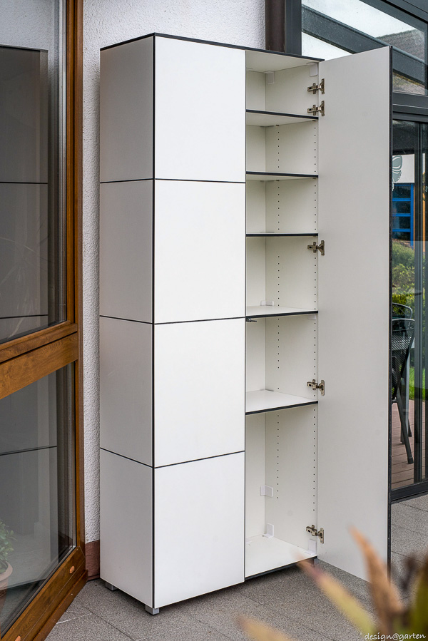 Vertical storage space: the customised tall cabinet for the patio