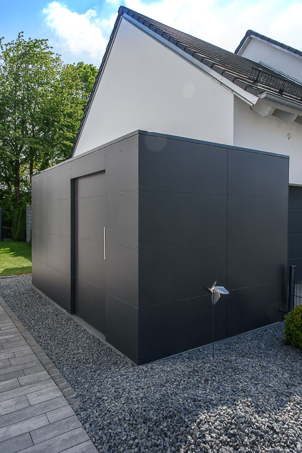 Transformation in outdoor areas: the modern designer tool shed made of HPL