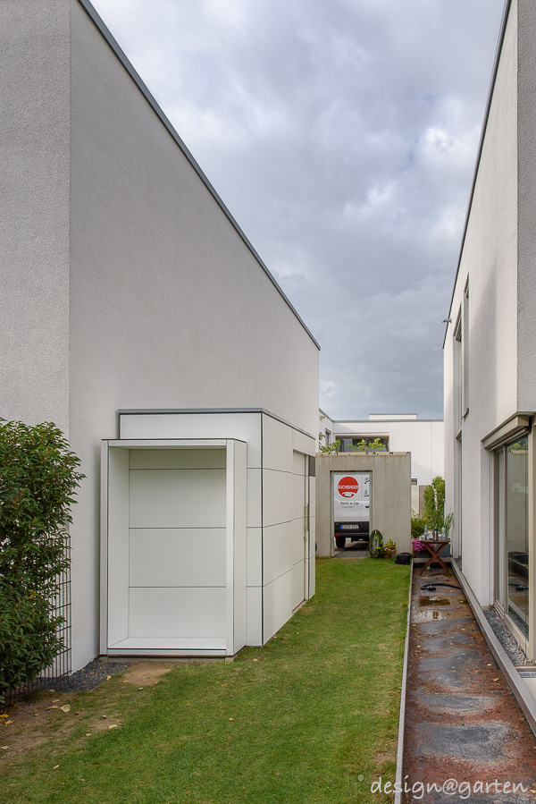 Timeless aesthetics in brilliant white: the HPL tool shed