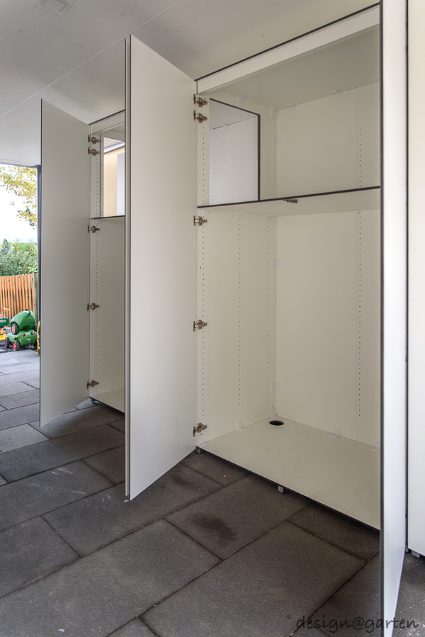 Maximum space saving: the XXL equipment cabinet as a smart carport extension