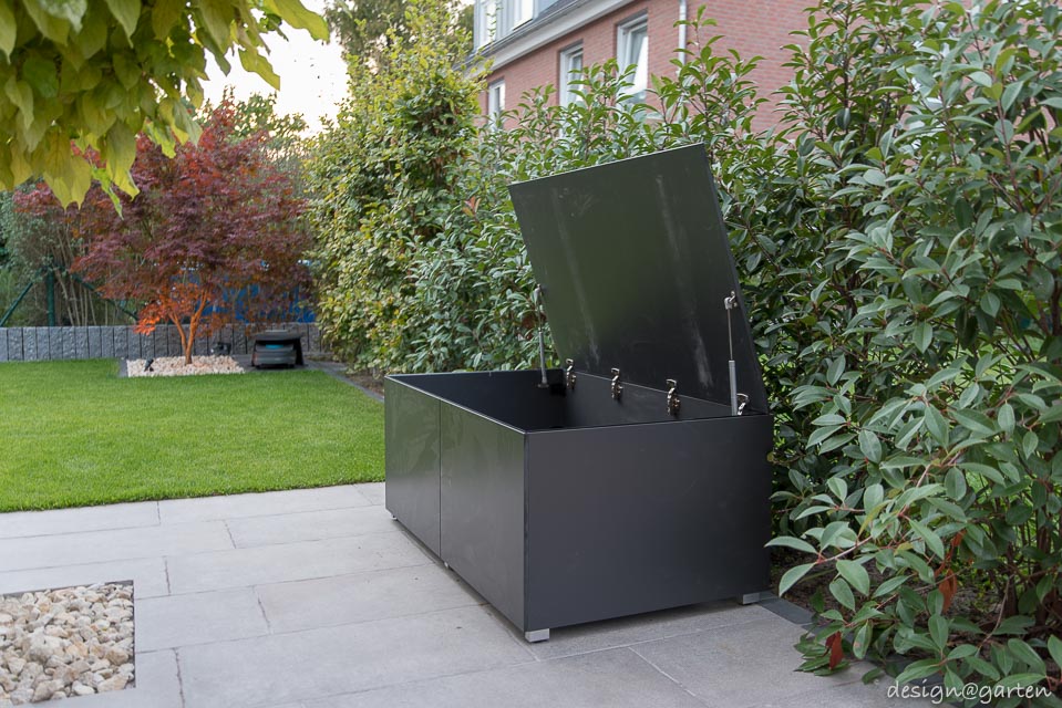 Functional design: the versatile outdoor cushion box