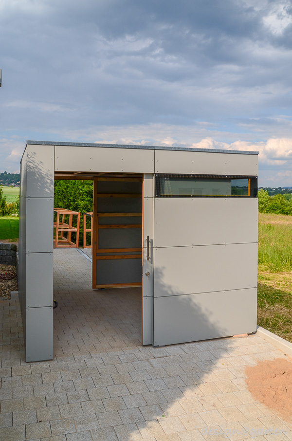 Smart connection: HPL garden shed as a passageway