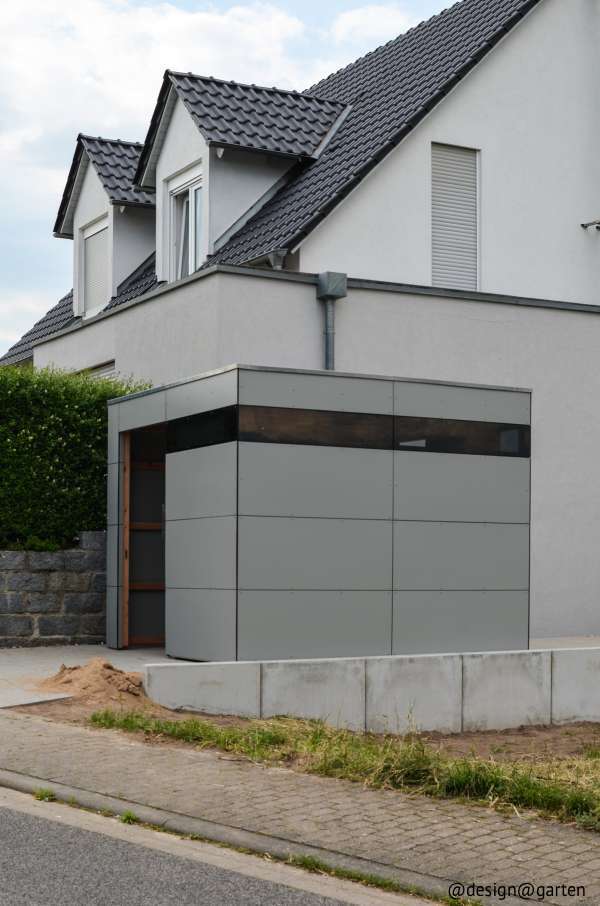 Smart connection: HPL garden shed as a passageway