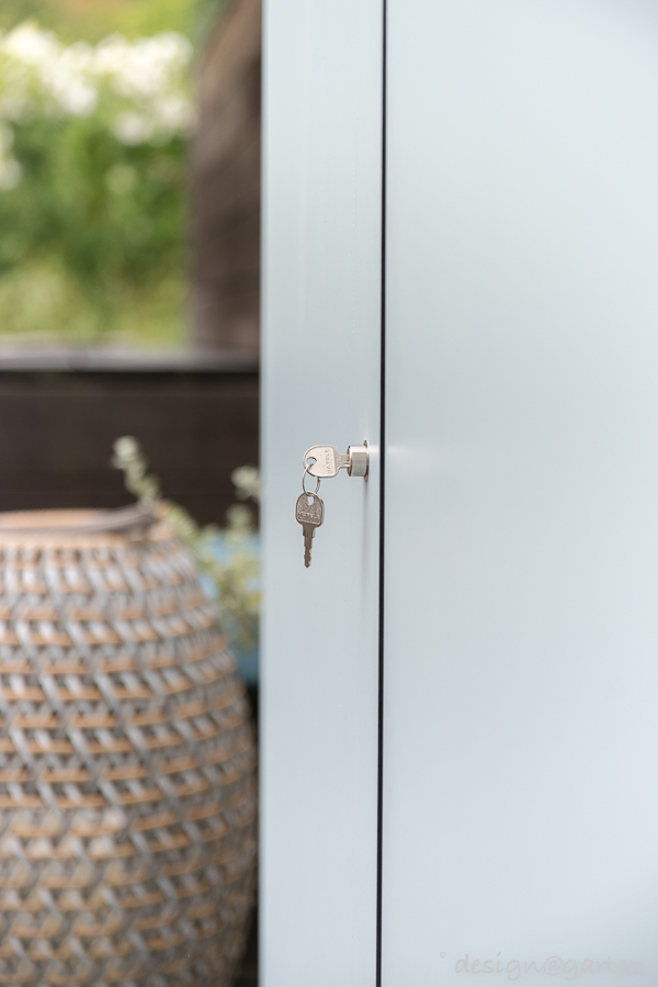 Tailor-made elegance – weatherproof tall cabinet