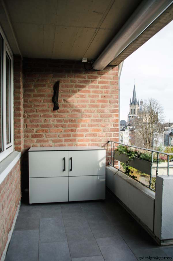 Tidiness in a small space: the ideal small cupboard for the balcony