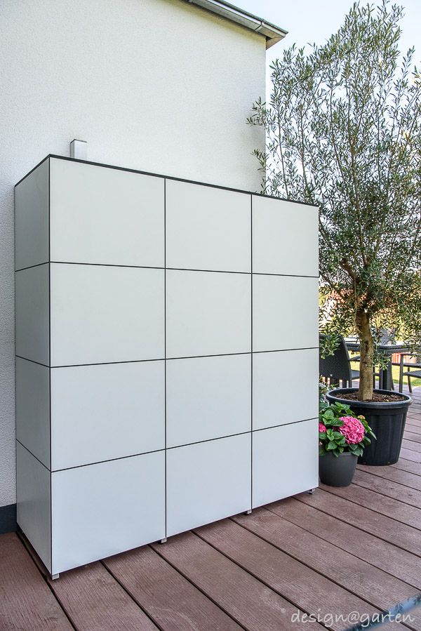 Maximising storage space: XXL garden cabinet for cushions