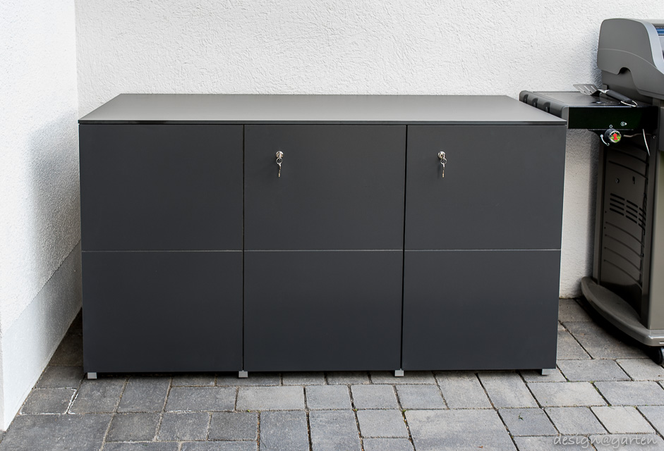 Barbecue upgrade: Weatherproof garden cabinet for barbecue accessories