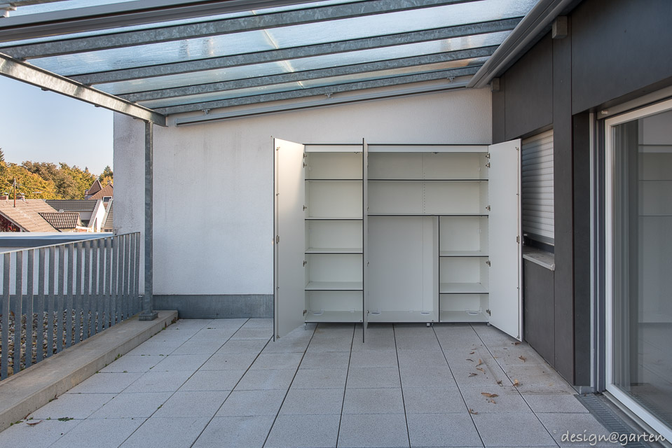 Customised storage solution with added value: wide tall cabinet for outdoor use