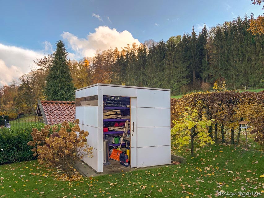 Architectural standards on the edge of the forest: storage space without compromising on design
